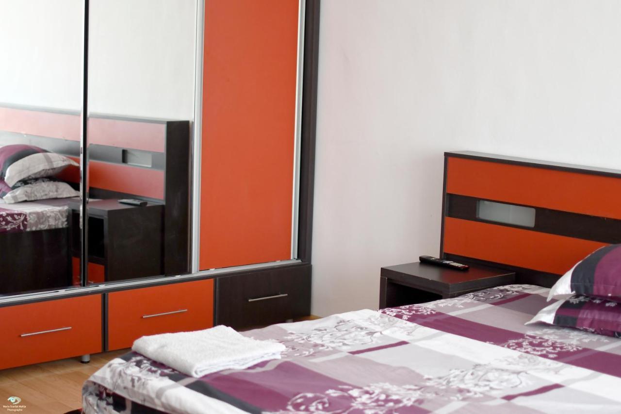 Modern Semi-Central 1 Bedroom Apartment, 3 Parks Nearby Bucharest Exterior photo